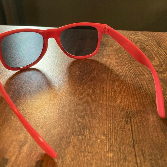 NWOT Unbranded Women's Pink Wayfarer Style Sunglasses - Picture 4 of 6